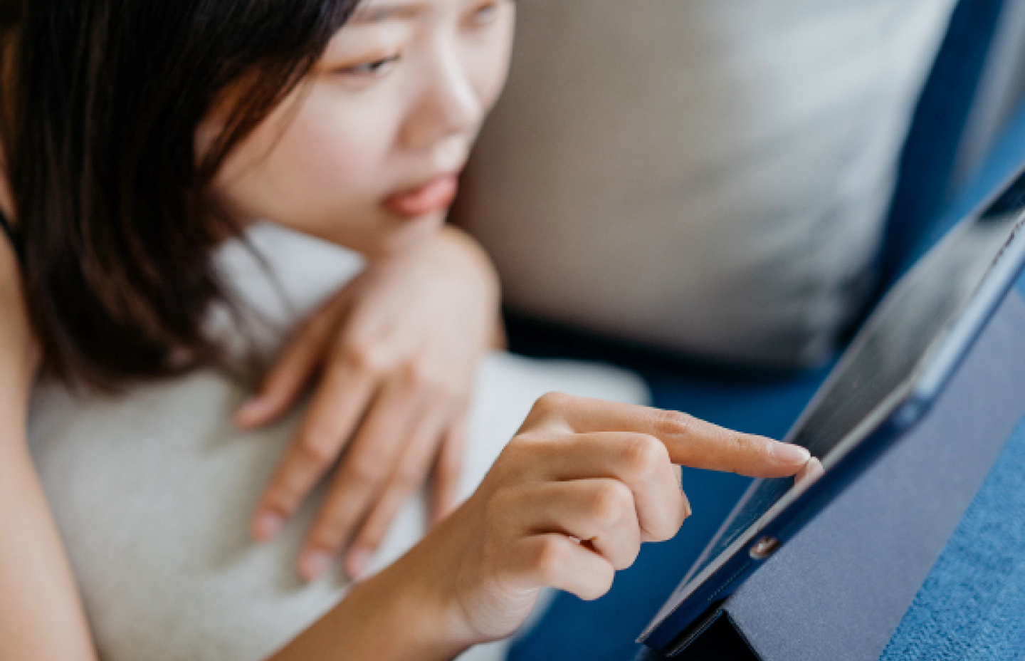 A Women Browsing AIA Medical Insurance And Takaful Plans - AIA Malaysia