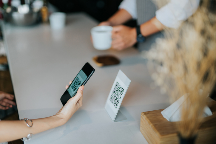 scanning-qrcode-payment-aia-malaysia