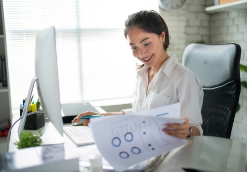 asian-business-woman-working-in-office