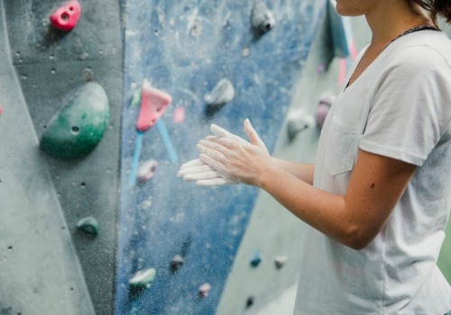 chalking-hands-ready-for-climbing