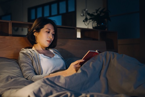 Reading Book Before Sleeping Can Help To Improve Your Sleep Quality - AIA Malaysia