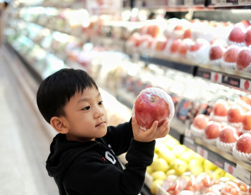 boy buying apple