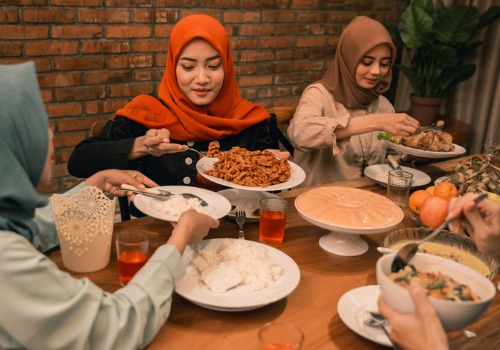 muslim-people-having-dinner-break-fasting-together-during-ramadan-picture-aia-malaysia