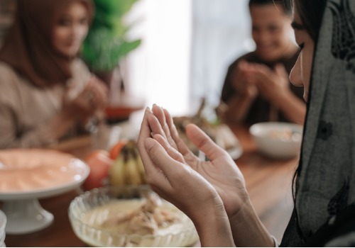 woman-muslim-praying-in-dining-room-before-eating-during-raya-picture-aia-malaysia