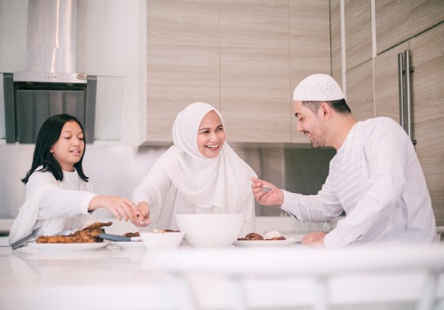 beautiful-family-eating-during-hari-raya-aidilfitri-aia-malaysia