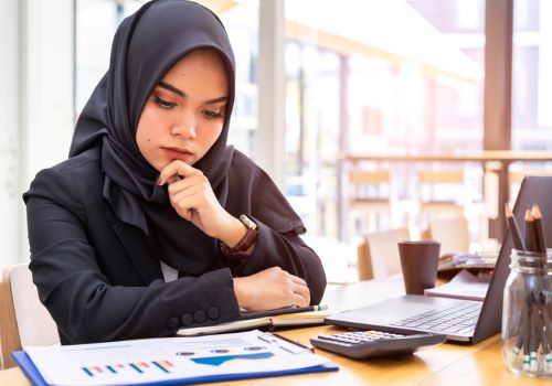 wanita-melabur-pelan-perlindungan-takaful-aia-insurance-malaysia